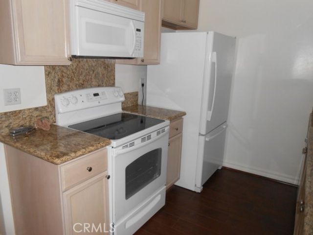 8650 Belford, Los Angeles, CA 90045