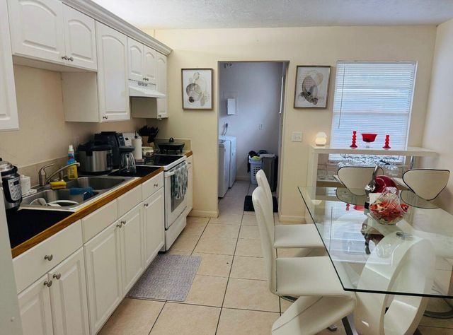 150 Avocado Avenue, West Palm Beach, FL 33413