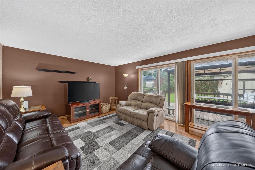 543 Germaine Lane, Elk Grove Village, IL 60007 — photo 3