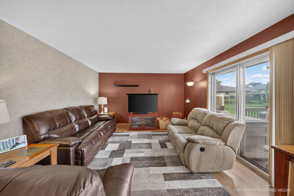 543 Germaine Lane, Elk Grove Village, IL 60007 — photo 4