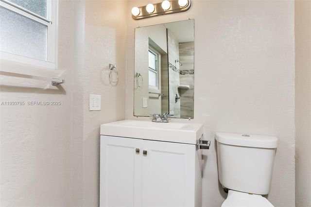 7560 Venetian St, Miramar, FL 33023