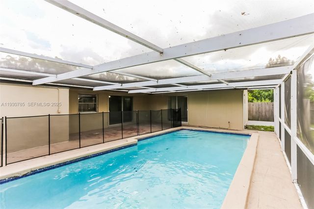 7560 Venetian St, Miramar, FL 33023