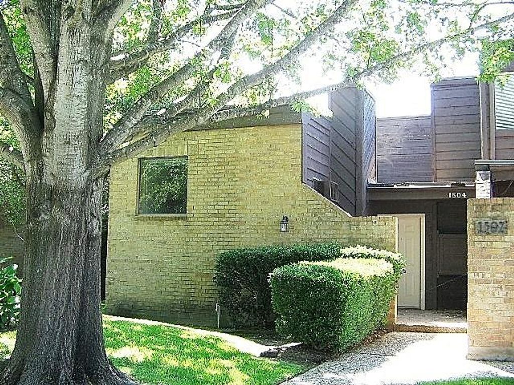 1504 Wolf Run, College Station, TX 77840