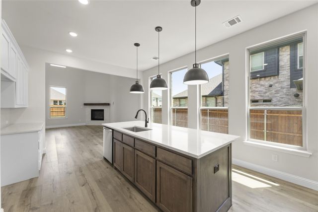 1046 Fleetwood Drive, Justin, TX 76247