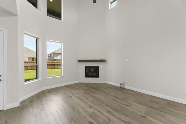 1046 Fleetwood Drive, Justin, TX 76247