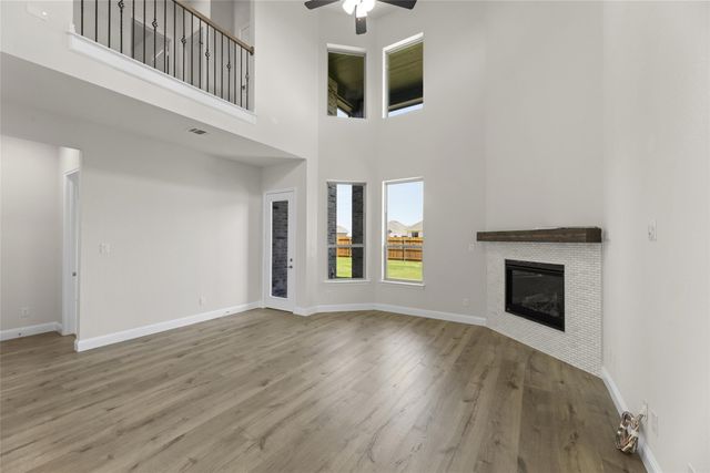 1046 Fleetwood Drive, Justin, TX 76247