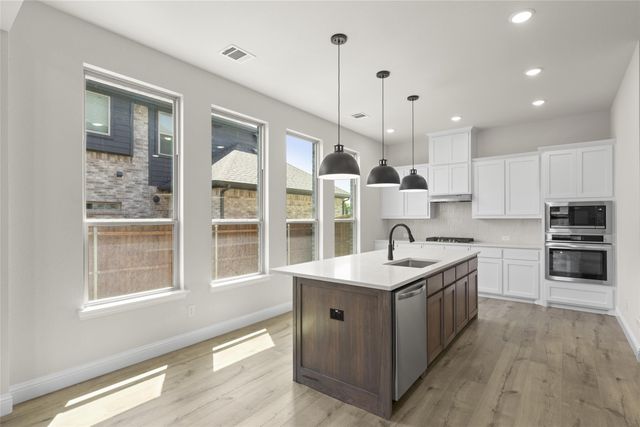 1046 Fleetwood Drive, Justin, TX 76247