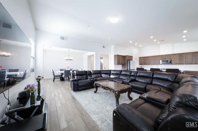 14704 Coyle Circle, Bakersfield, CA 93311