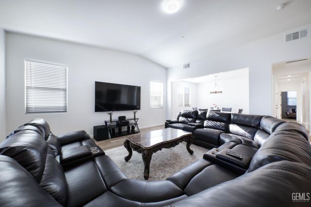 14704 Coyle Circle, Bakersfield, CA 93311