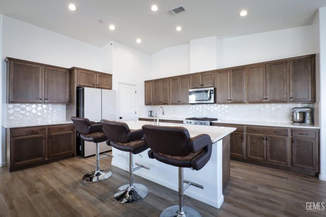 14704 Coyle Circle, Bakersfield, CA 93311