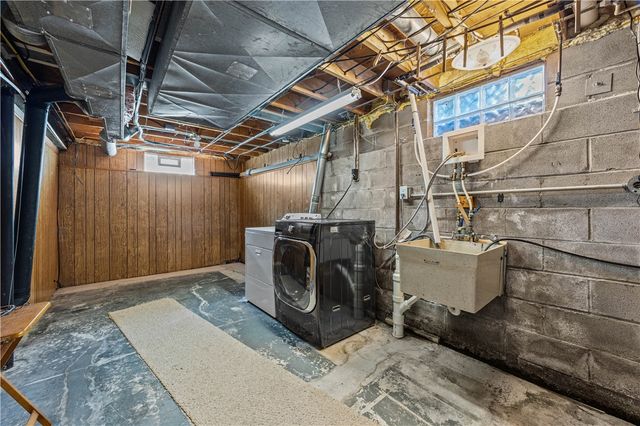1318 State Road, Webster, NY 14580