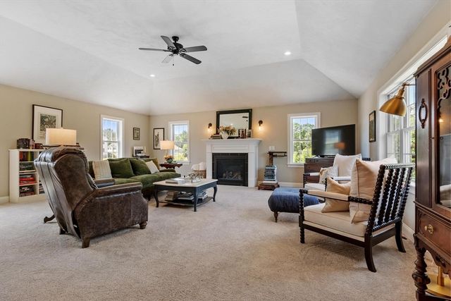 52 Woodside Ave, Rutland, MA 01543