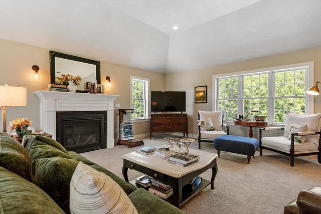 52 Woodside Ave, Rutland, MA 01543