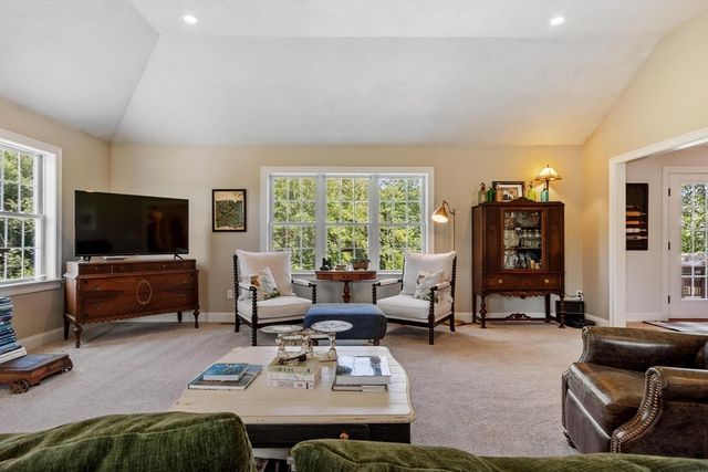 52 Woodside Ave, Rutland, MA 01543