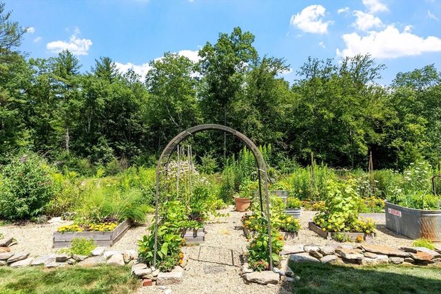 52 Woodside Ave, Rutland, MA 01543