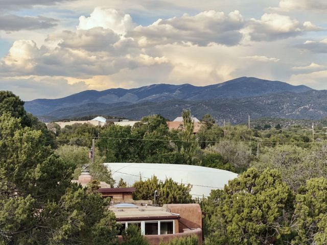 1889 Conejo Dr, Santa Fe, NM 87505