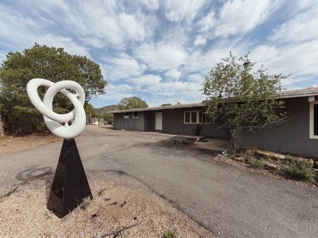 1889 Conejo Dr, Santa Fe, NM 87505