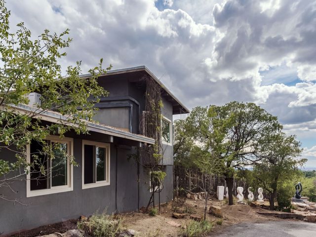 1889 Conejo Dr, Santa Fe, NM 87505