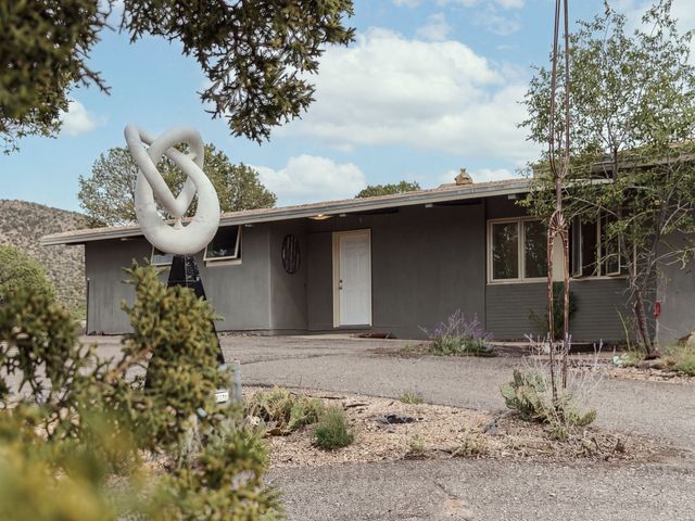 1889 Conejo Dr, Santa Fe, NM 87505