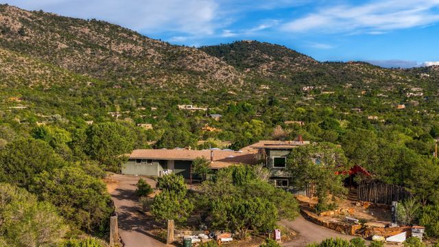 1889 Conejo Dr, Santa Fe, NM 87505