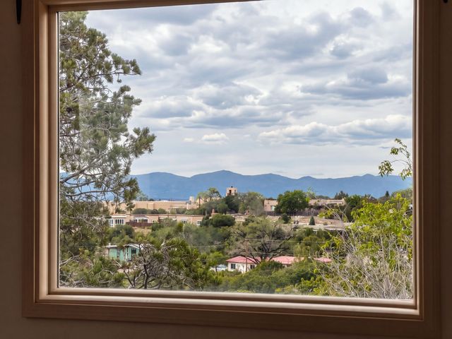 1889 Conejo Dr, Santa Fe, NM 87505
