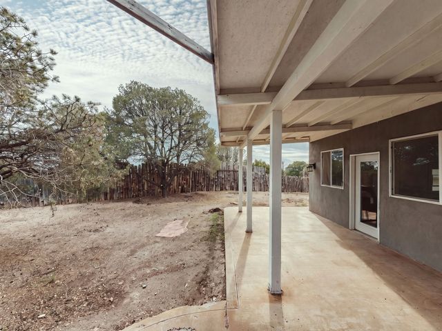 1889 Conejo Dr, Santa Fe, NM 87505