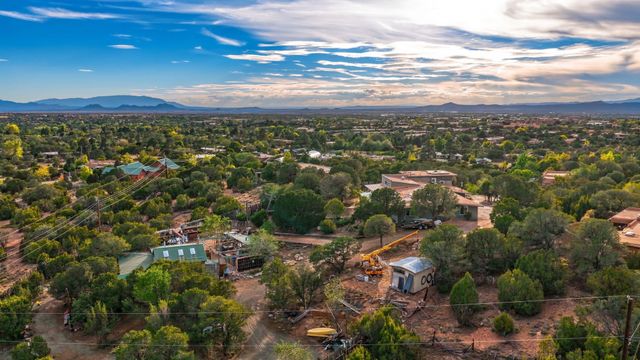 1889 Conejo Dr, Santa Fe, NM 87505