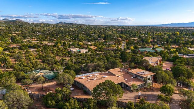 1889 Conejo Dr, Santa Fe, NM 87505