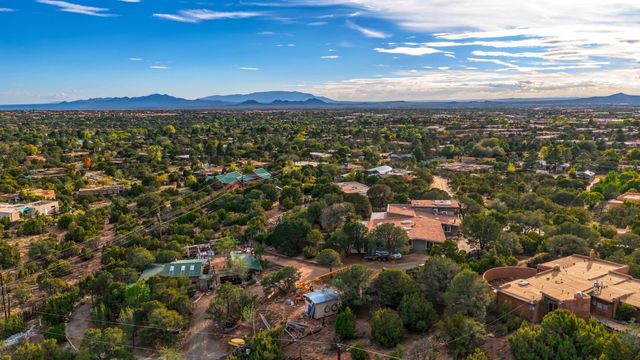 1889 Conejo Dr, Santa Fe, NM 87505
