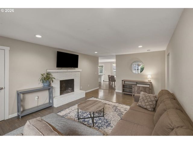 256 Gregory Ln Se, Salem, OR 97302