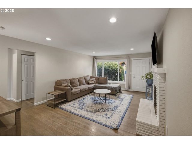 256 Gregory Ln Se, Salem, OR 97302