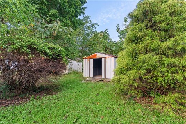 8909 Stratford St ST, Norfolk, VA 23503