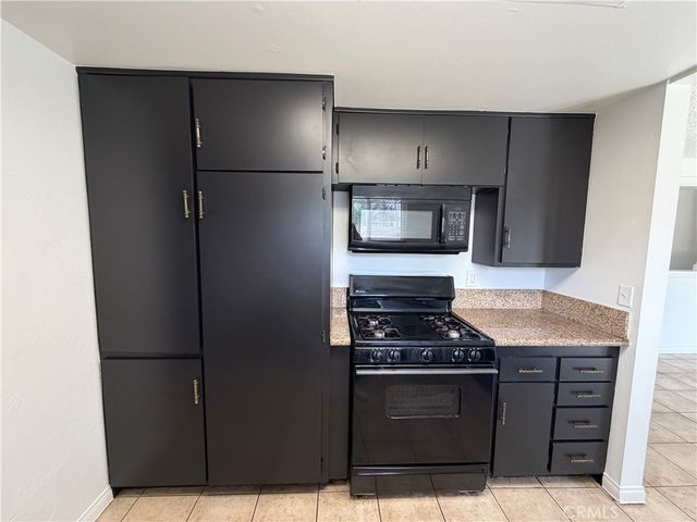 5221 Dresden Place, Riverside, CA 92505