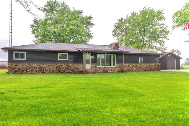 2204 S Meridian Road, Morocco, IN 47963