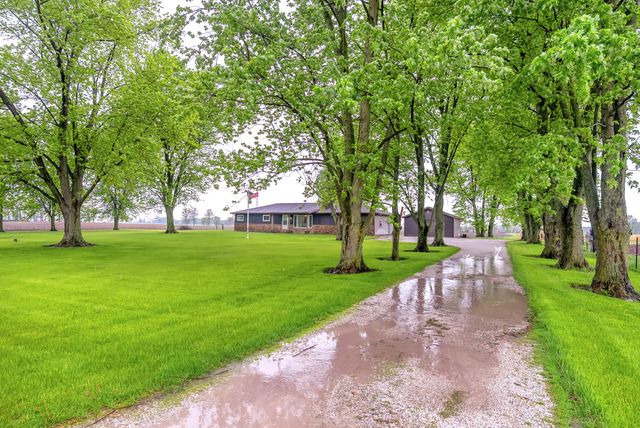 2204 S Meridian Road, Morocco, IN 47963
