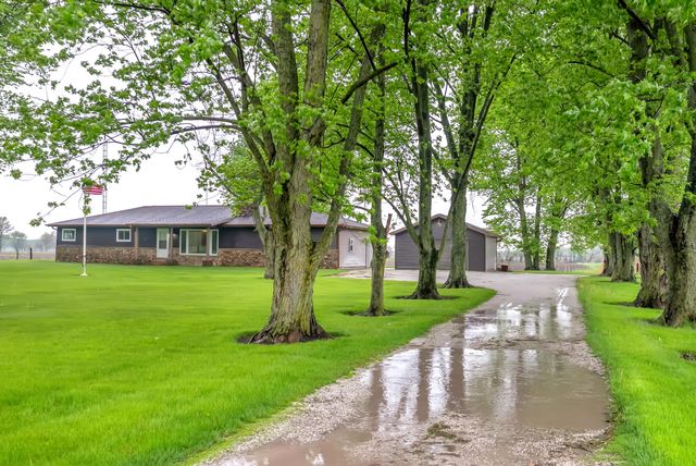 2204 S Meridian Road, Morocco, IN 47963