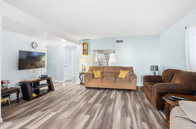 11474 Gladstone Avenue, Sylmar, CA 91342