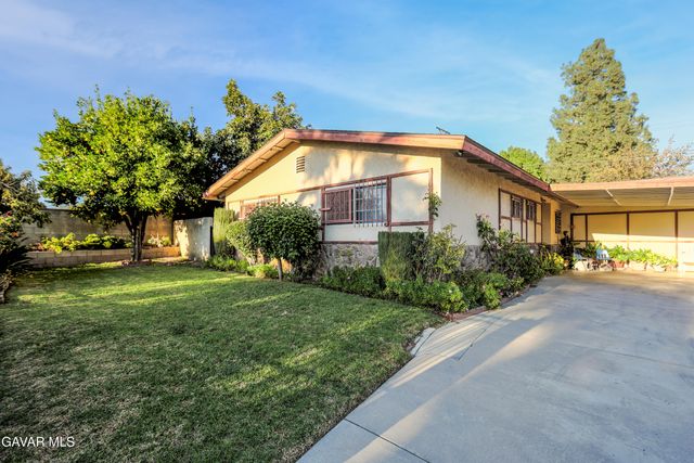 11474 Gladstone Avenue, Sylmar, CA 91342