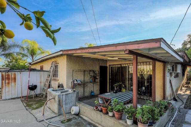 11474 Gladstone Avenue, Sylmar, CA 91342