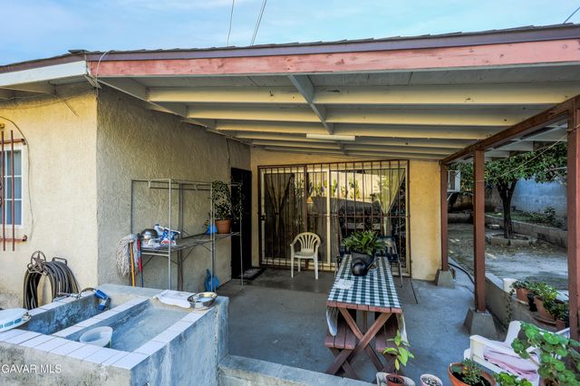 11474 Gladstone Avenue, Sylmar, CA 91342