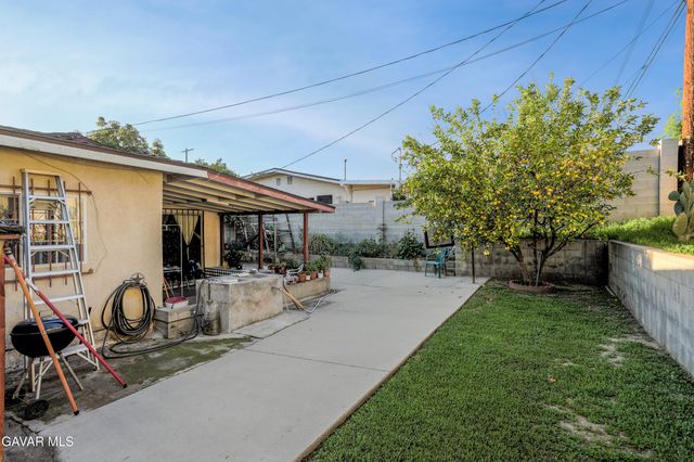 11474 Gladstone Avenue, Sylmar, CA 91342
