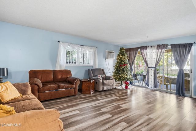 11474 Gladstone Avenue, Sylmar, CA 91342