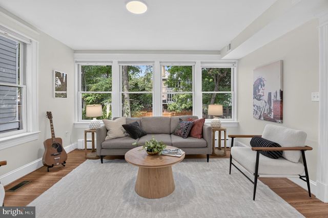 3933 LIVINGSTON ST NW, Washington, DC 20015