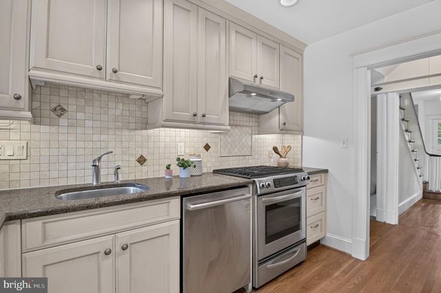 3933 LIVINGSTON ST NW, Washington, DC 20015