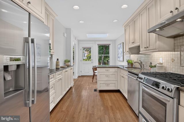 3933 LIVINGSTON ST NW, Washington, DC 20015