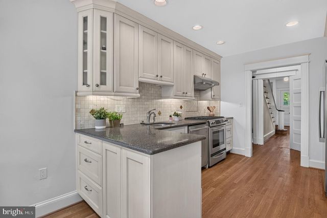 3933 LIVINGSTON ST NW, Washington, DC 20015