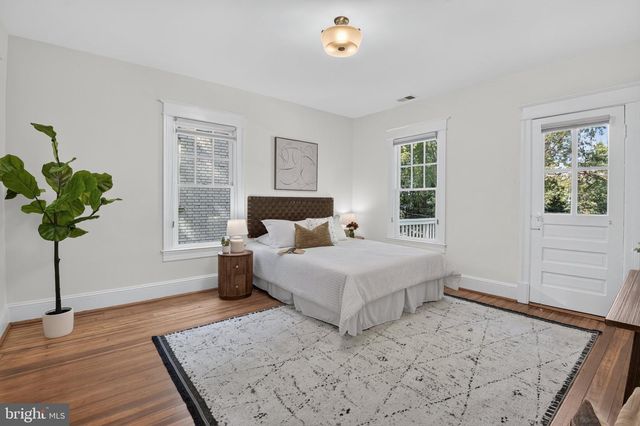 3933 LIVINGSTON ST NW, Washington, DC 20015