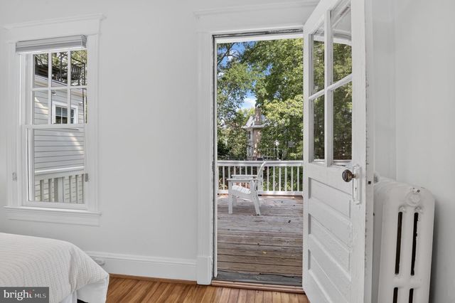 3933 LIVINGSTON ST NW, Washington, DC 20015
