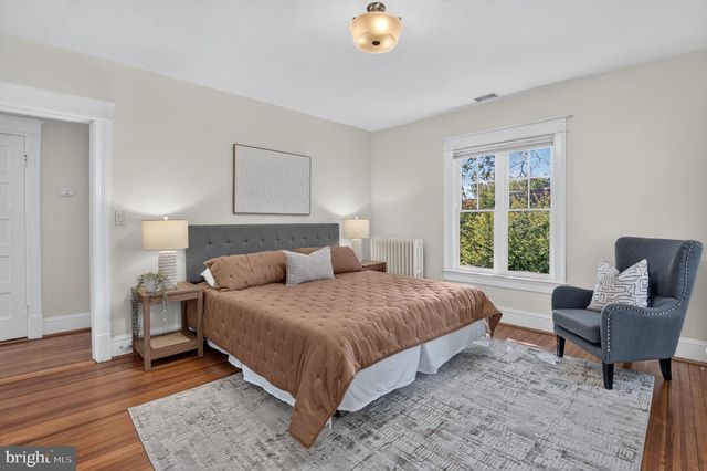 3933 LIVINGSTON ST NW, Washington, DC 20015