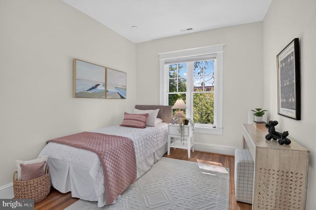 3933 LIVINGSTON ST NW, Washington, DC 20015